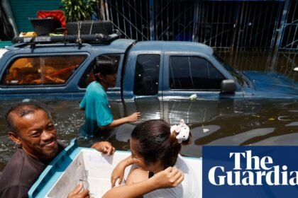 Bangkok at breaking point as floods turn streets into stagnant lakes