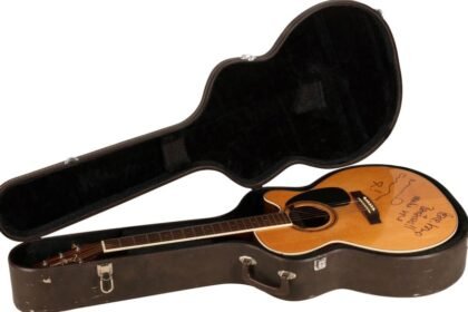 Oasis acoustic guitar sells for 'record' price