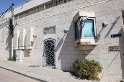 Most UK diplomats to leave East Jerusalem consulate, Israel says, as Miliband says 'vital services' to remain