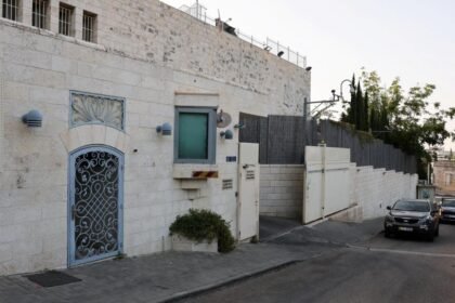 Most UK diplomats to leave East Jerusalem consulate as Miliband says 'mission' to remain