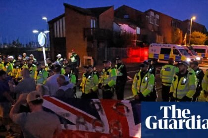 Anti-migrant protesters scuffle with police in Gosport after Channel rescue