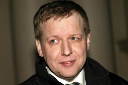 Notorious gangland enforcer Paul Ferris dies aged 62