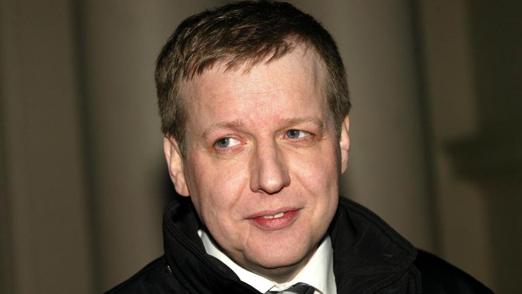 Notorious gangland enforcer Paul Ferris dies aged 62