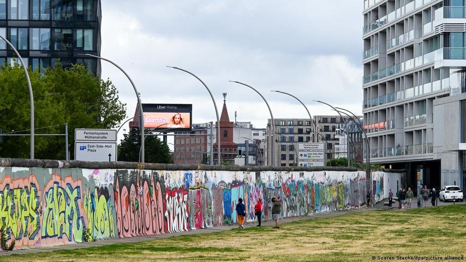 German reunification: How inequality is shaping a new East German identity