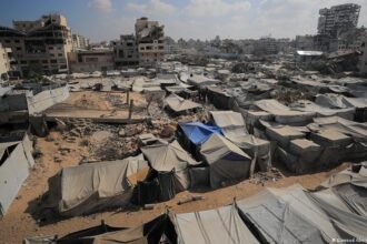 Gaza: NGO reports dire camp conditions, says Israel is moving 'Yellow Line'