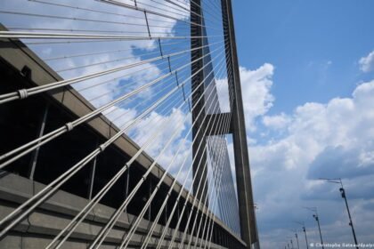 Ukraine: Kyiv bridges shut after fatal Russian drone assault