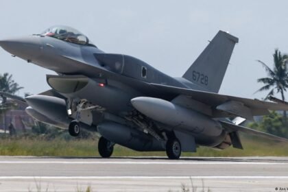 Taiwan: first new F-16V fighters arrive amid China threat