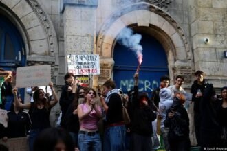 France: 400 schools closed as student protests continue