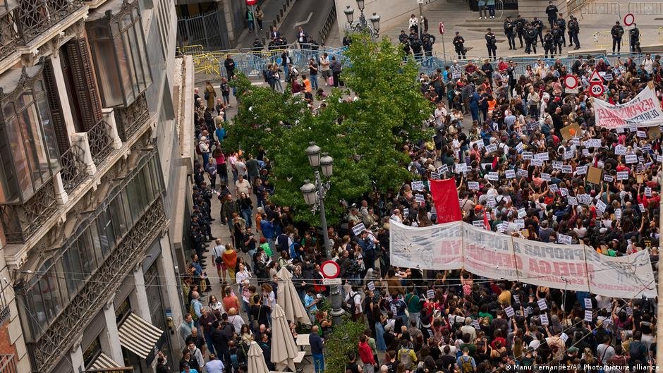 Spain's parliament rejects housing bill as protests continue