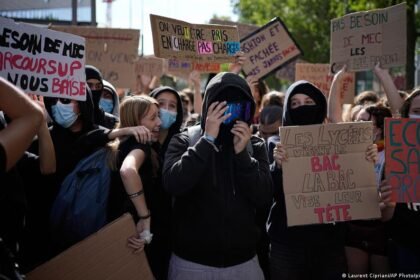Hundreds of French schools closed amid protests