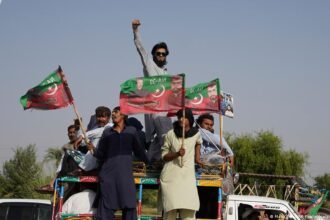 Pakistan: Imran Khan supporters demand ex-PM's release