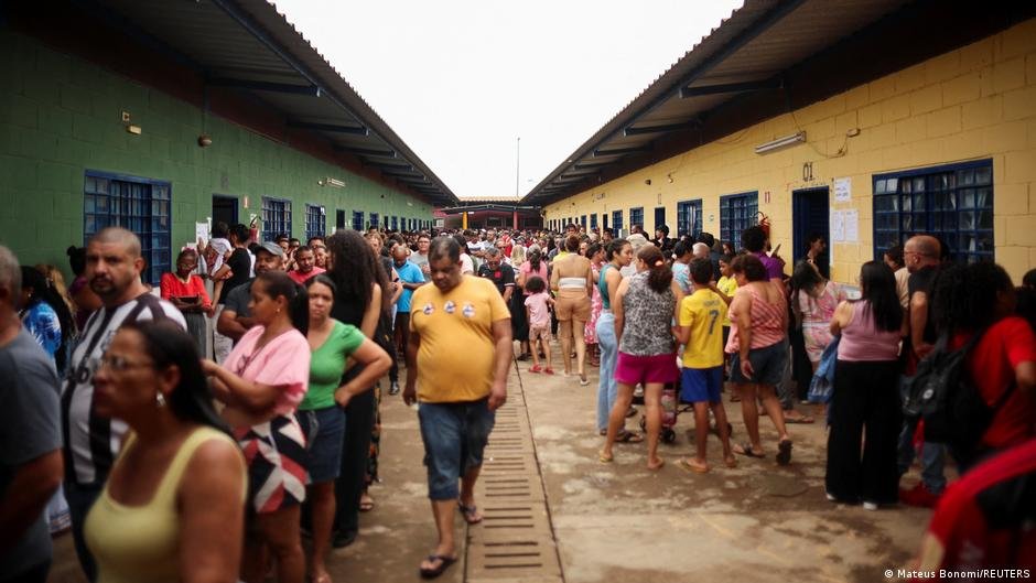 Brazil: Polls close in tight race between Lula and Bolsonaro