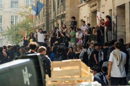 France’s conundrum: How to cut spending amid protests