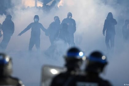 France suspends use of stun grenades against protesters