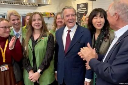 Gerhard Schröder visits latest Russian employer, Hyperglobus