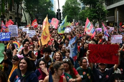 Brazil: Thousands of students march against Bolsonaro