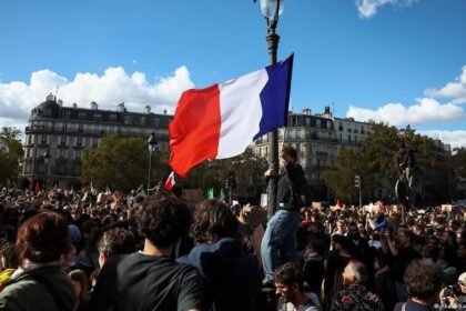 France: Police clash with protesters at Paris student rally