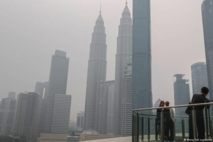 Malaysia shuts schools amid toxic haze from Indonesian fires