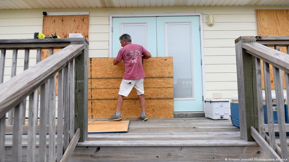 Hurricane Isaias intensifies en route to US Gulf Coast