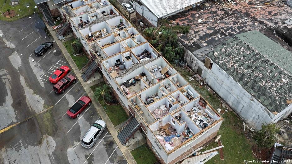Storm Isaias leaves 4 dead as it moves across southern US