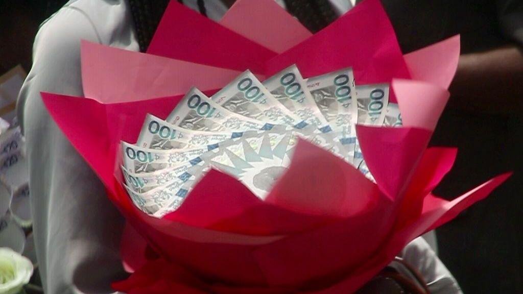 Seven arrested for using Ghanaian banknotes to make 'money bouquets'