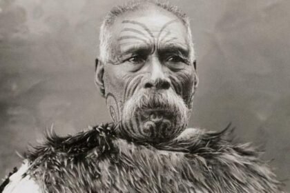 Ceremony marks return home of kiwi feather cloak