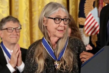 Moment Nasa scientist Margaret Hamilton receives presidential medal of honour