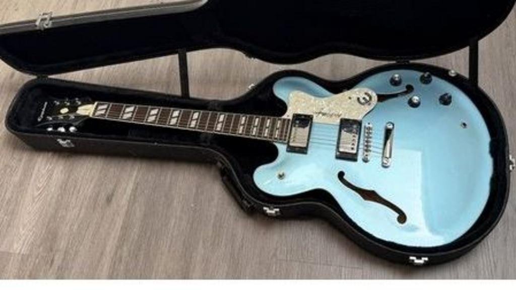 Noel Gallagher guitar sells for £12,000 at auction