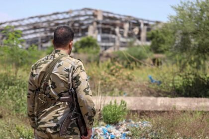 Yemen forces claim to seize Dhubab, sites near Bab al-Mandeb from Houthis