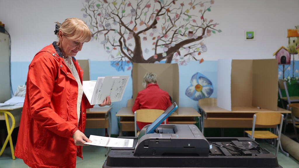 Polls open in Bosnia and Herzegovina as pro-Russian politician looms large over race