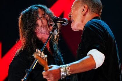 See Bruce Springsteen Cover Neil Young With Dave Grohl at Power to the People Fest