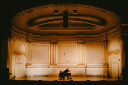 ‘Cameron Winter at Carnegie Hall’ Review: Paul Thomas Anderson Directs a Rapturous Solo Concert Movie Built Around the Songs — and Haunting Sound — of Cameron Winter