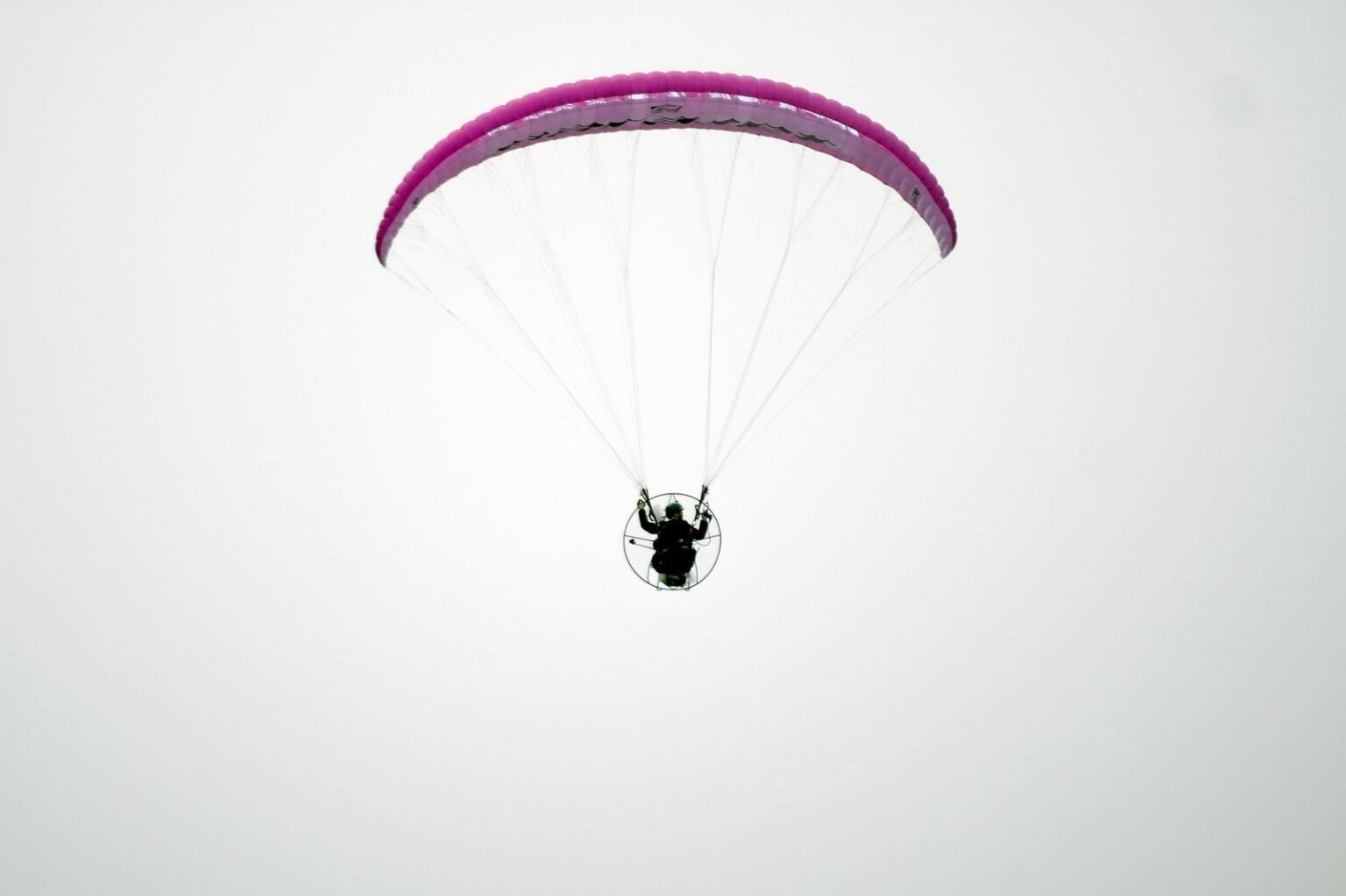 The air traffic controller who flies himself to work on a paramotor