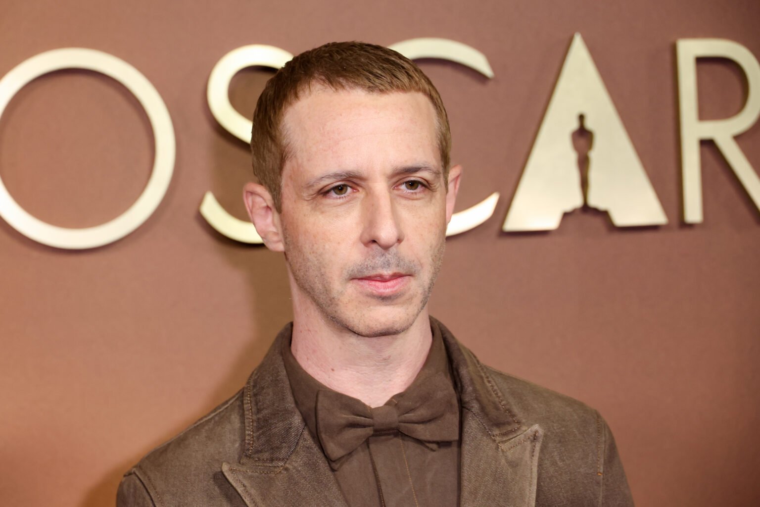Jeremy Strong Defends Method Acting, Says He Doesn’t Feel the Need to ‘Apologize’ to Co-Stars Who May Feel ‘I’m Taking It Too Seriously’