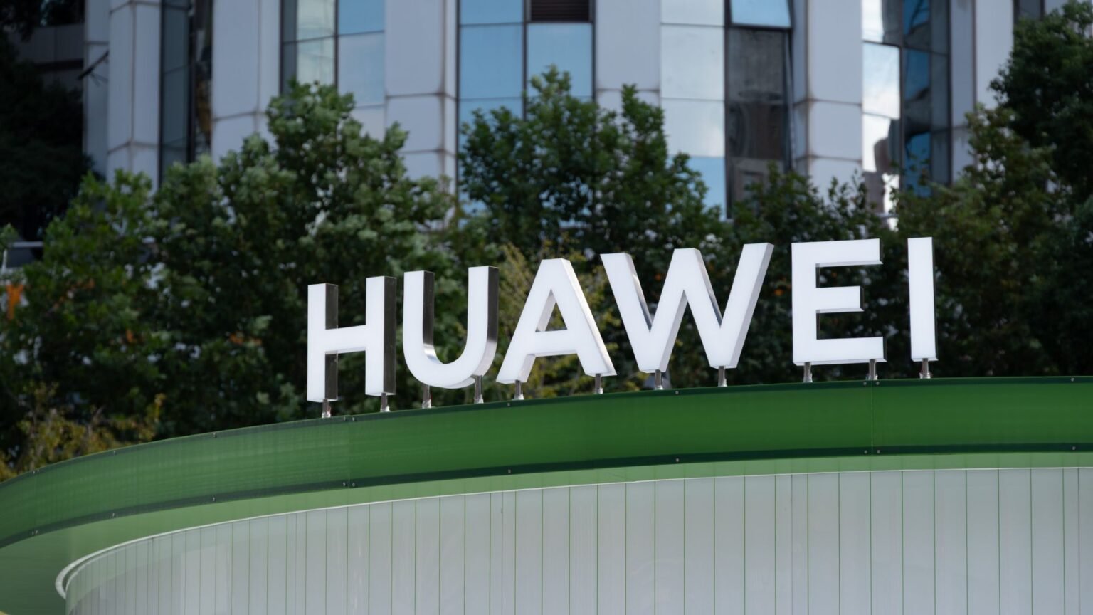 Qualcomm will license patents behind Huawei’s LogicFolding chip architecture, report says