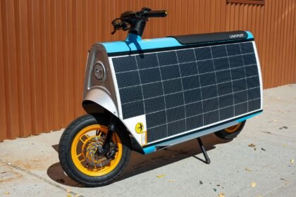 A First Ride With Lightfoot, a Solar-Powered Scooter