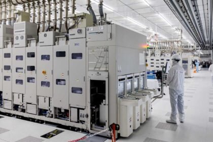 Gigaphoton debuts neon recycling system with claimed 50% recovery rate