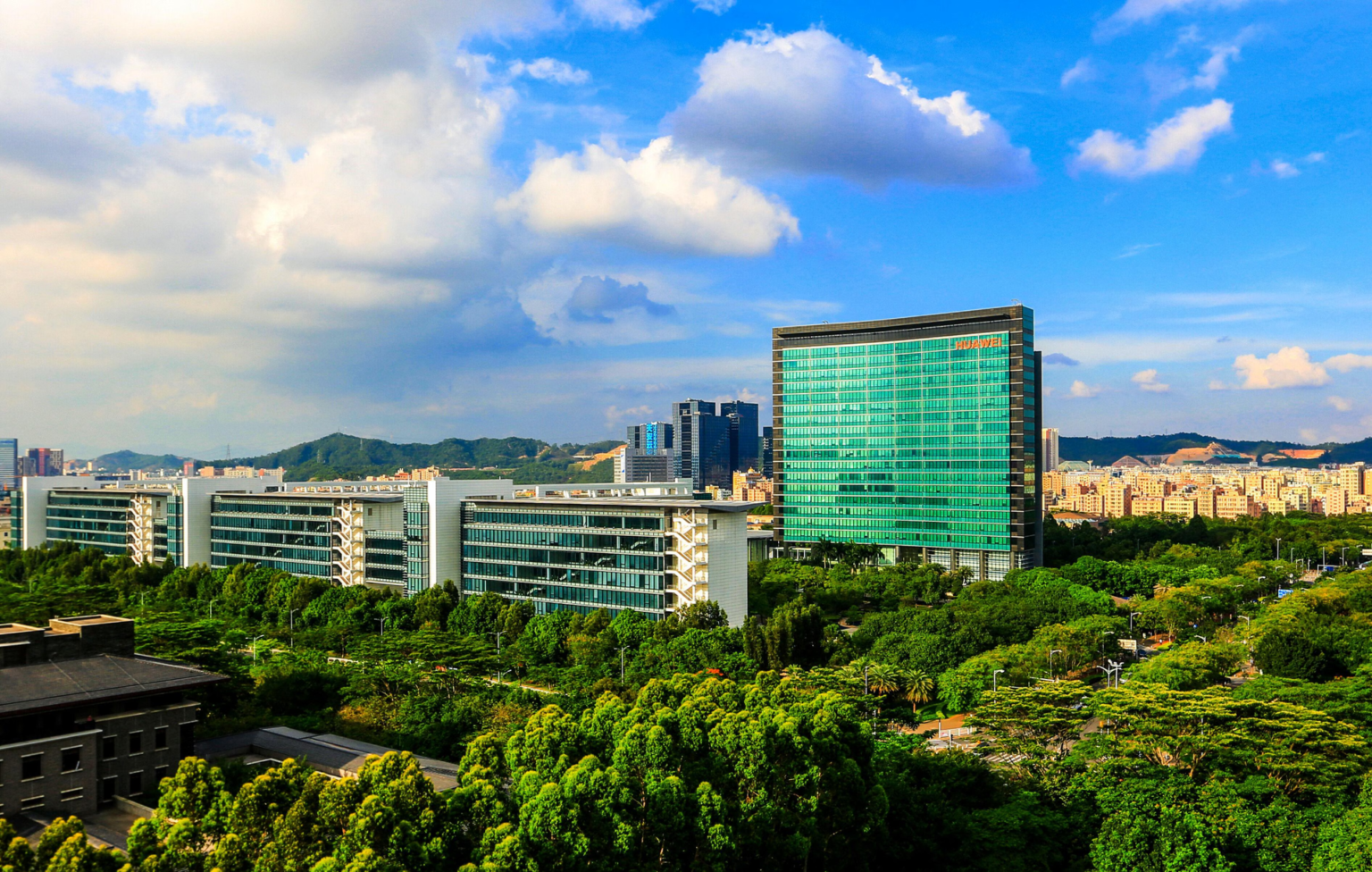 Qualcomm will pay Huawei to license its patents for the first time in historic turnaround