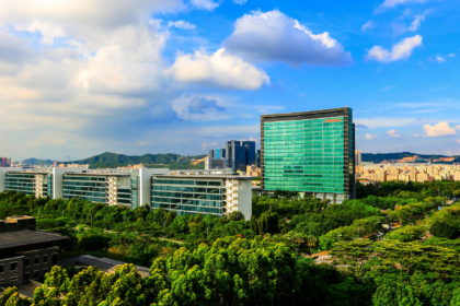 Qualcomm will pay Huawei to license its patents for the first time in historic turnaround
