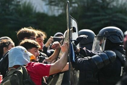 School protests send shivers down French government's spine