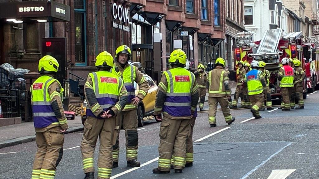Nine fire engines called to Glasgow city centre bar fire