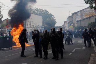 France closes up to 500 schools Monday over student protests
