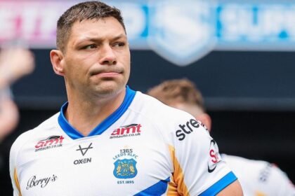 Legendary Leeds Rhinos winger Hall retires