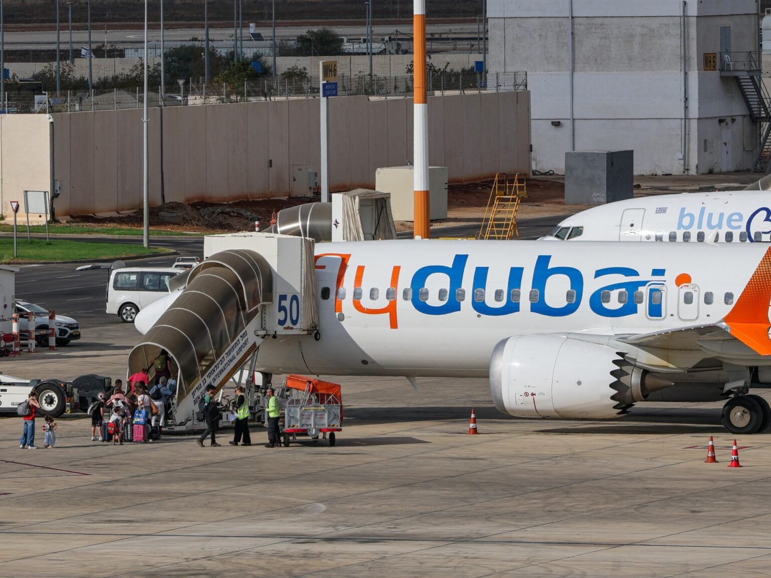 How was Flydubai co-pilot cleared despite being deemed a security risk?