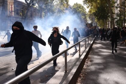 France to shutter up to 500 schools as more student protests called