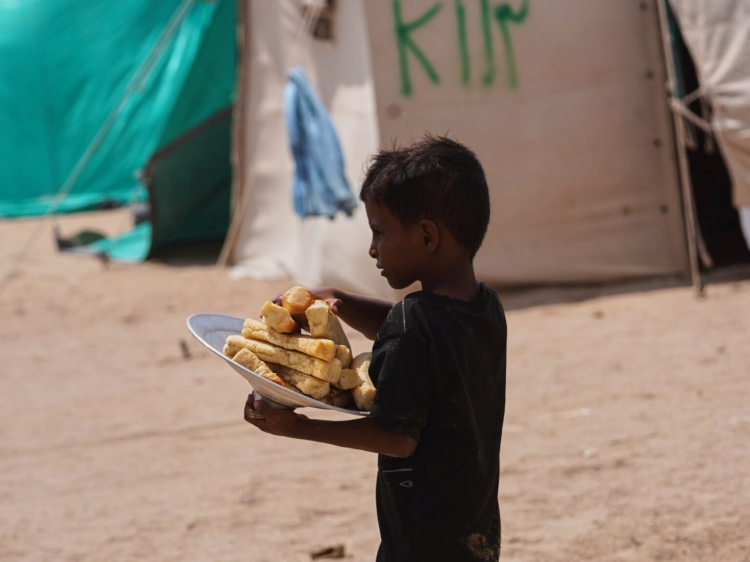 Three in four households go hungry in parts of Yemen amid fighting: UN