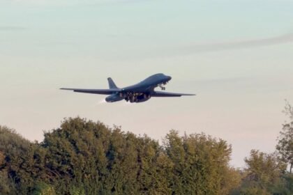 US removes bombers from UK base after suspected plot
