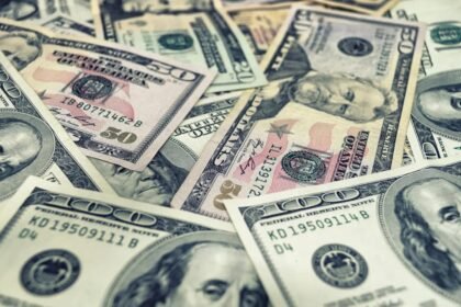 U.S. dollar climbs to 18-month high as bitcoin holds firm around $86,000