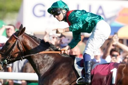 Daryz claims rare back-to-back success in the Arc