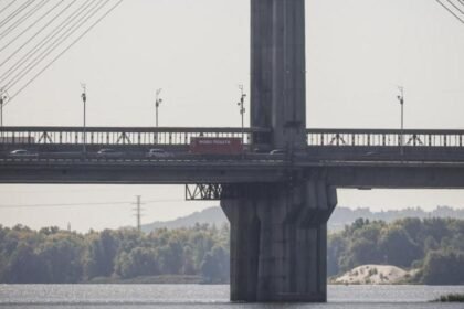 Russia targets busy bridge in central Kyiv in broad daylight